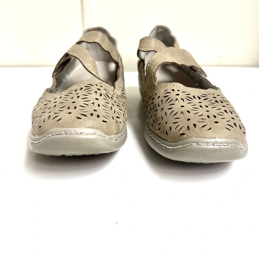 NEW PATRIZIA Trudy Light Taupe Womens Mary Jane Shoes stencil cut out boho 7M